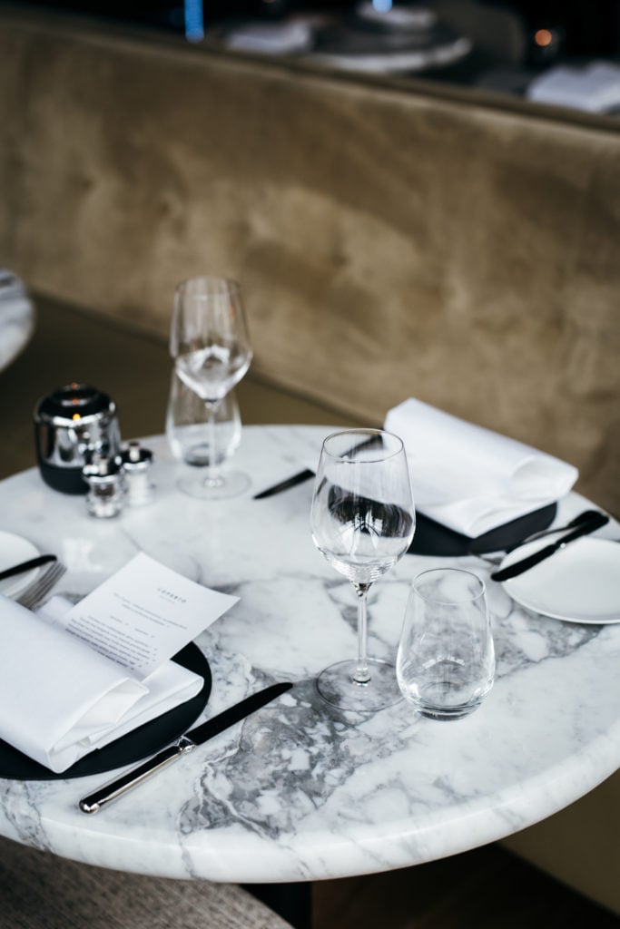 Serving tray with glasses